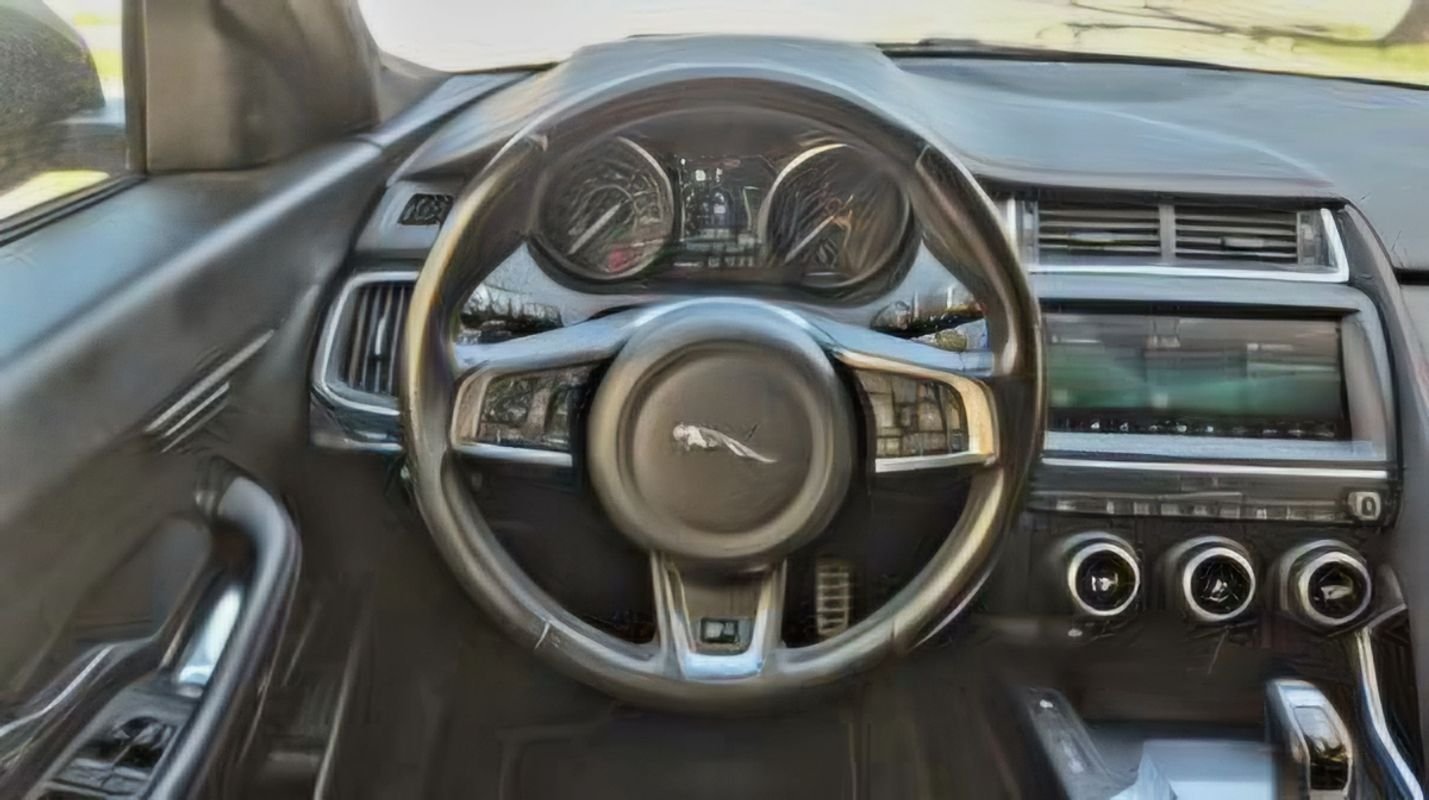 Jaguar E-PACE - Photo 24