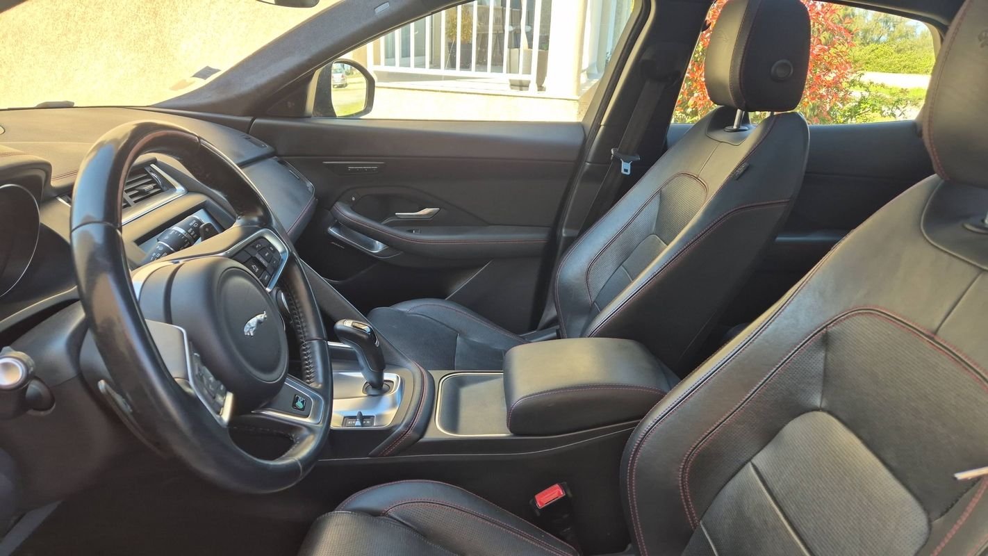 Jaguar E-PACE - Photo 27