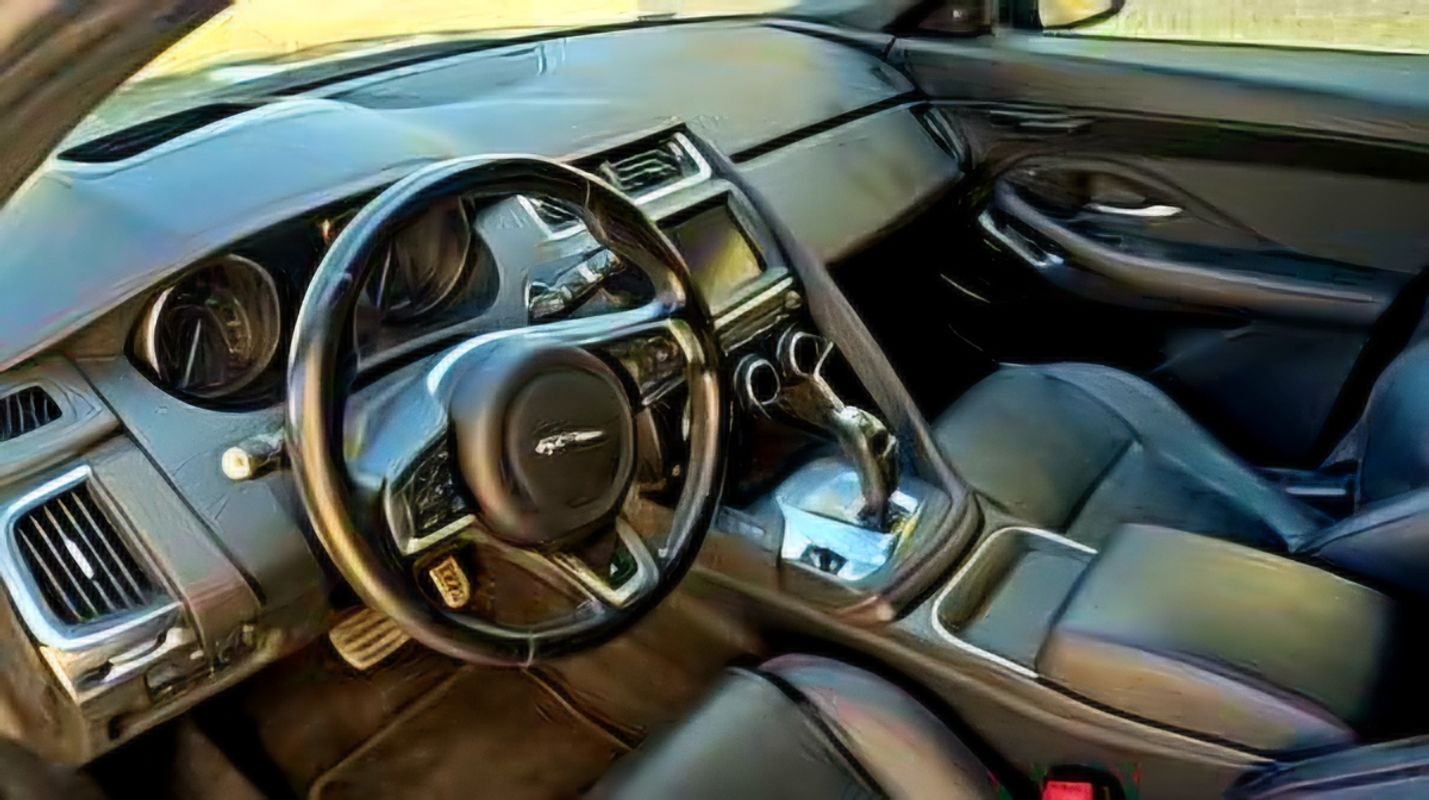 Jaguar E-PACE - Photo 8