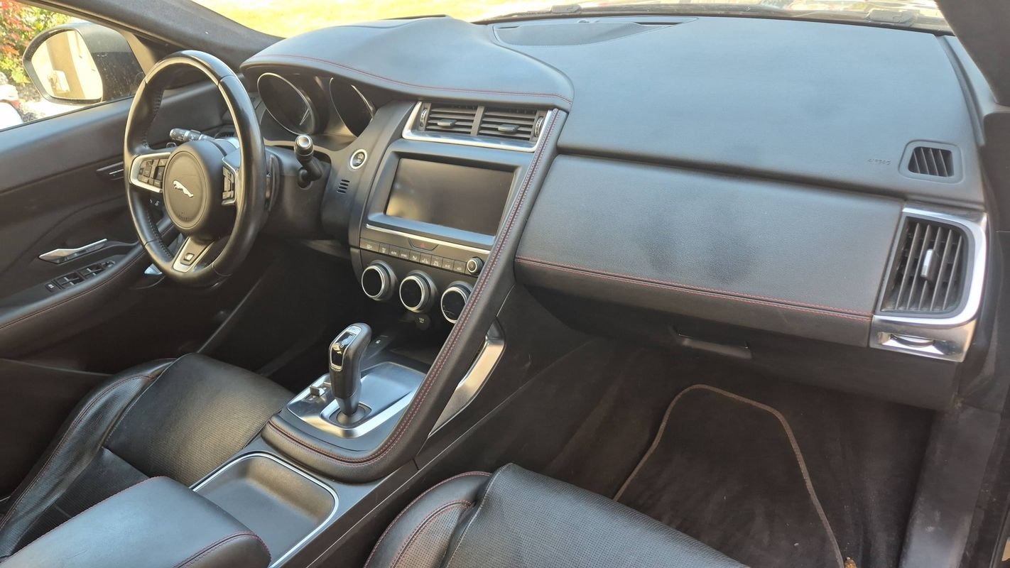 Jaguar E-PACE - Photo 10
