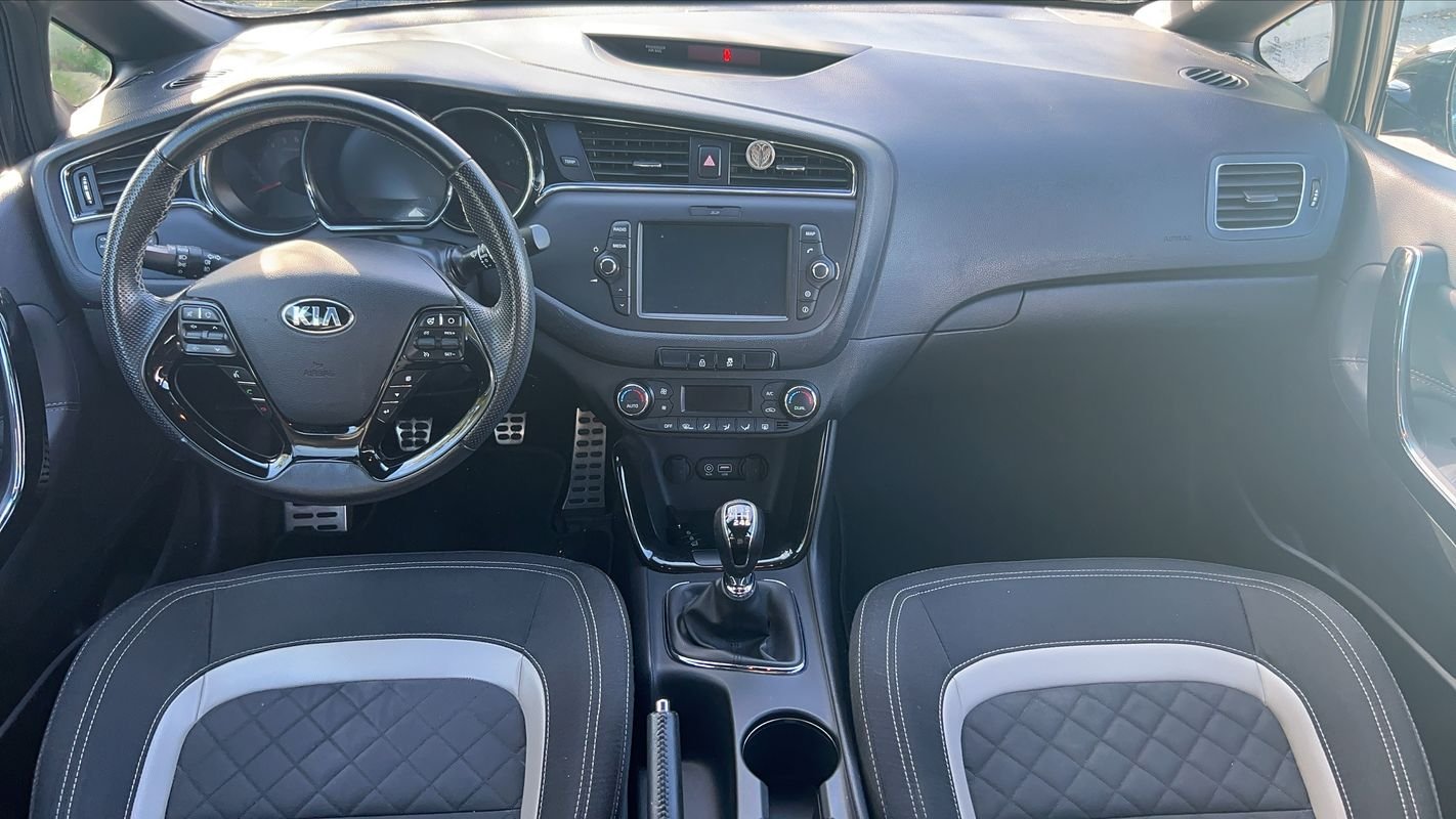 Kia CEED - Photo 11