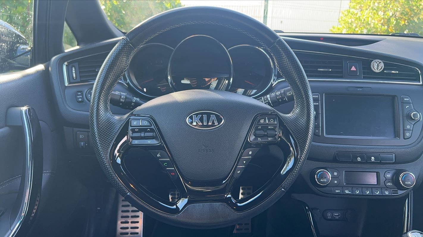 Kia CEED - Photo 22