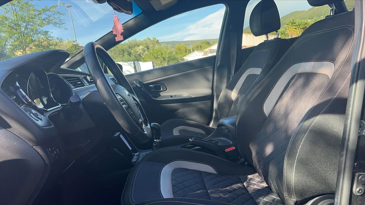 Kia CEED - Photo 25