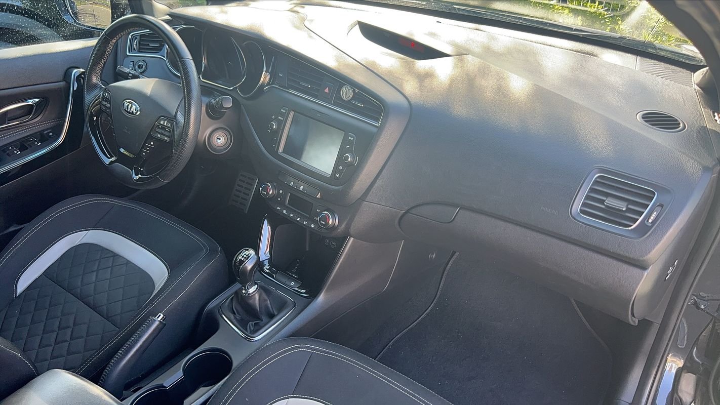 Kia CEED - Photo 10