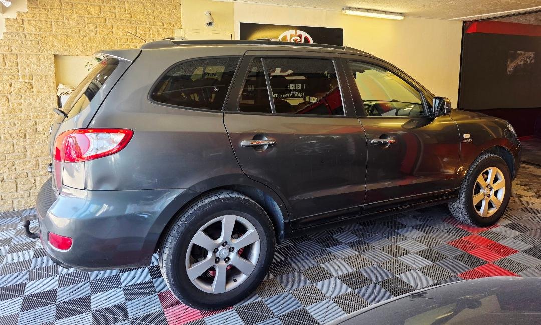 Hyundai Santa Fe - Photo 12