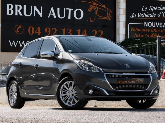 Peugeot 208 - Photo 1