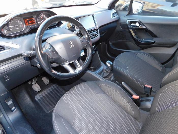 Peugeot 208 - Photo 12