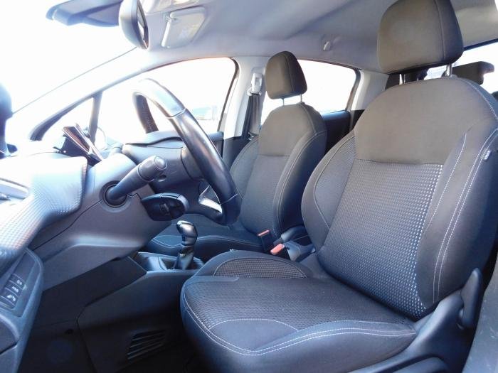 Peugeot 208 - Photo 13