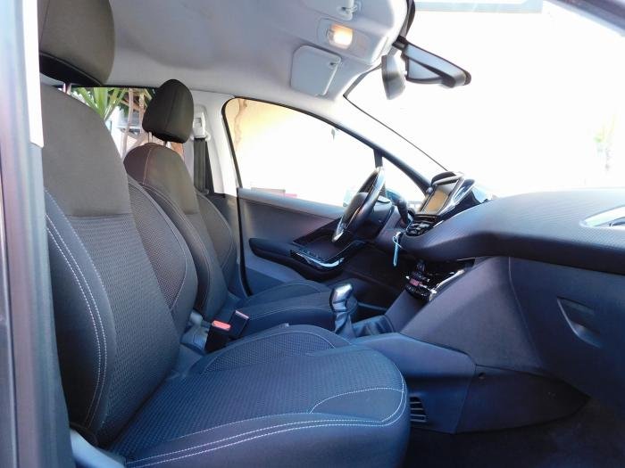 Peugeot 208 - Photo 19