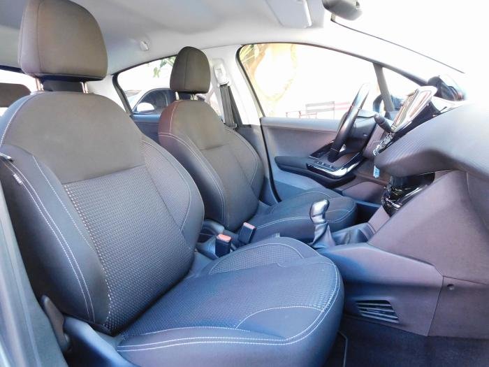 Peugeot 208 - Photo 20