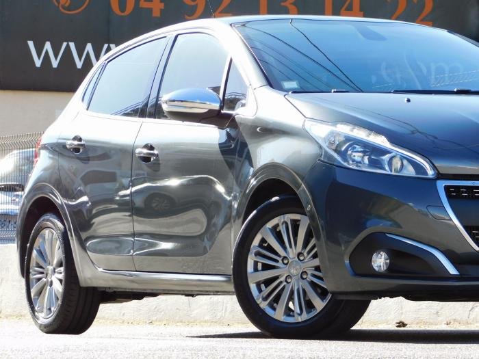 Peugeot 208 - Photo 2