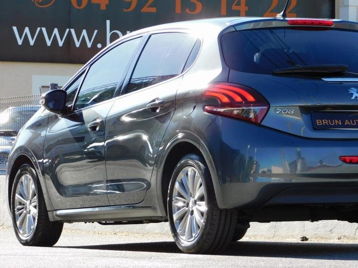 Peugeot 208 - Photo 6