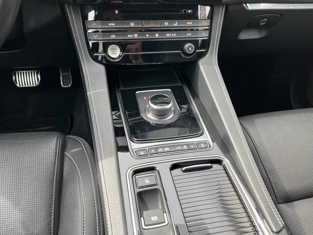 Jaguar F-Pace - Photo 22