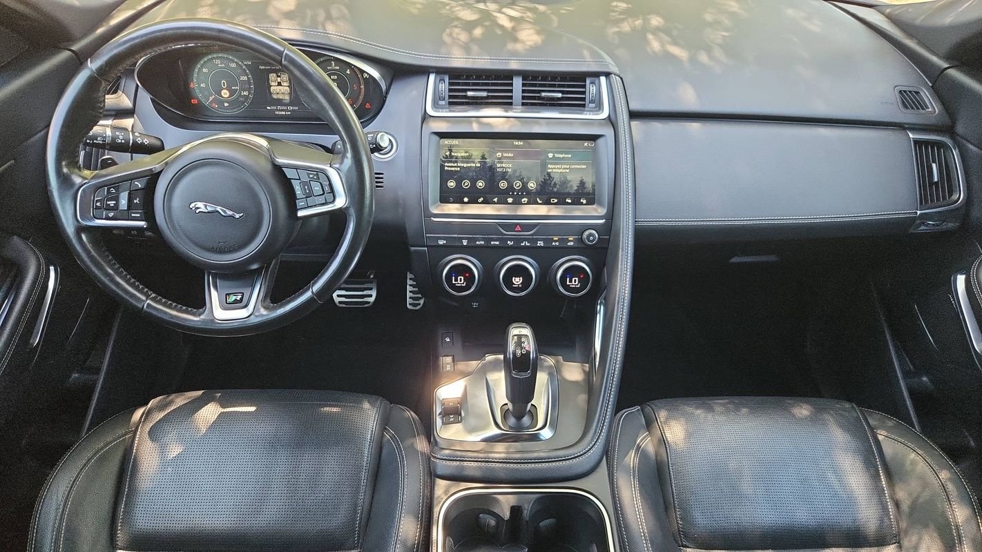 Jaguar E-PACE - Photo 11