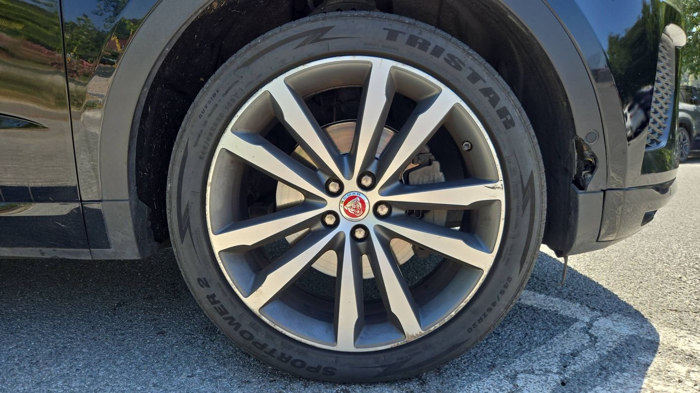 Jaguar E-PACE - Photo 17
