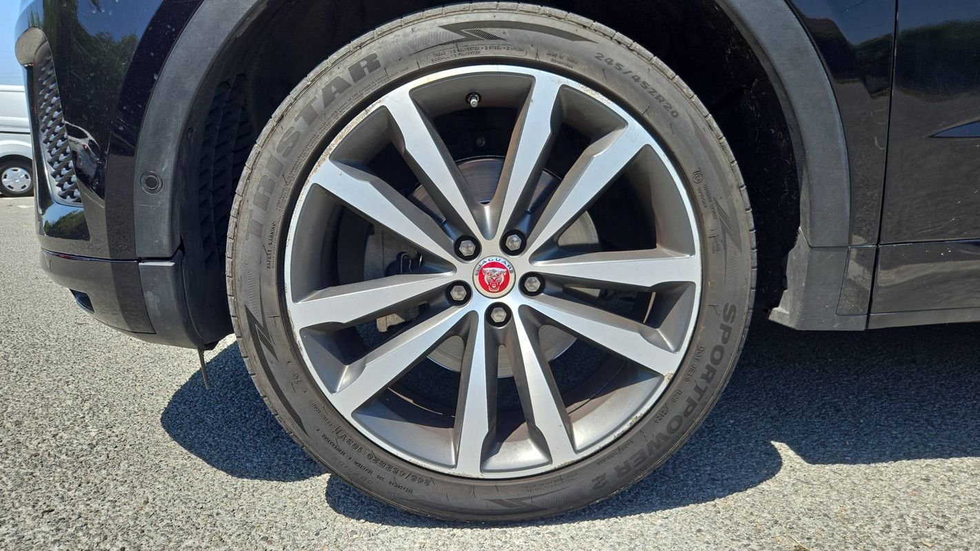 Jaguar E-PACE - Photo 18