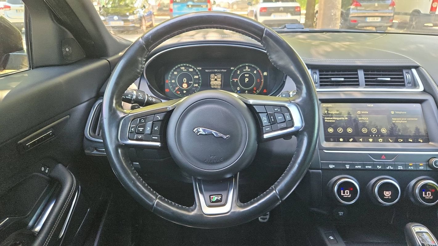 Jaguar E-PACE - Photo 24