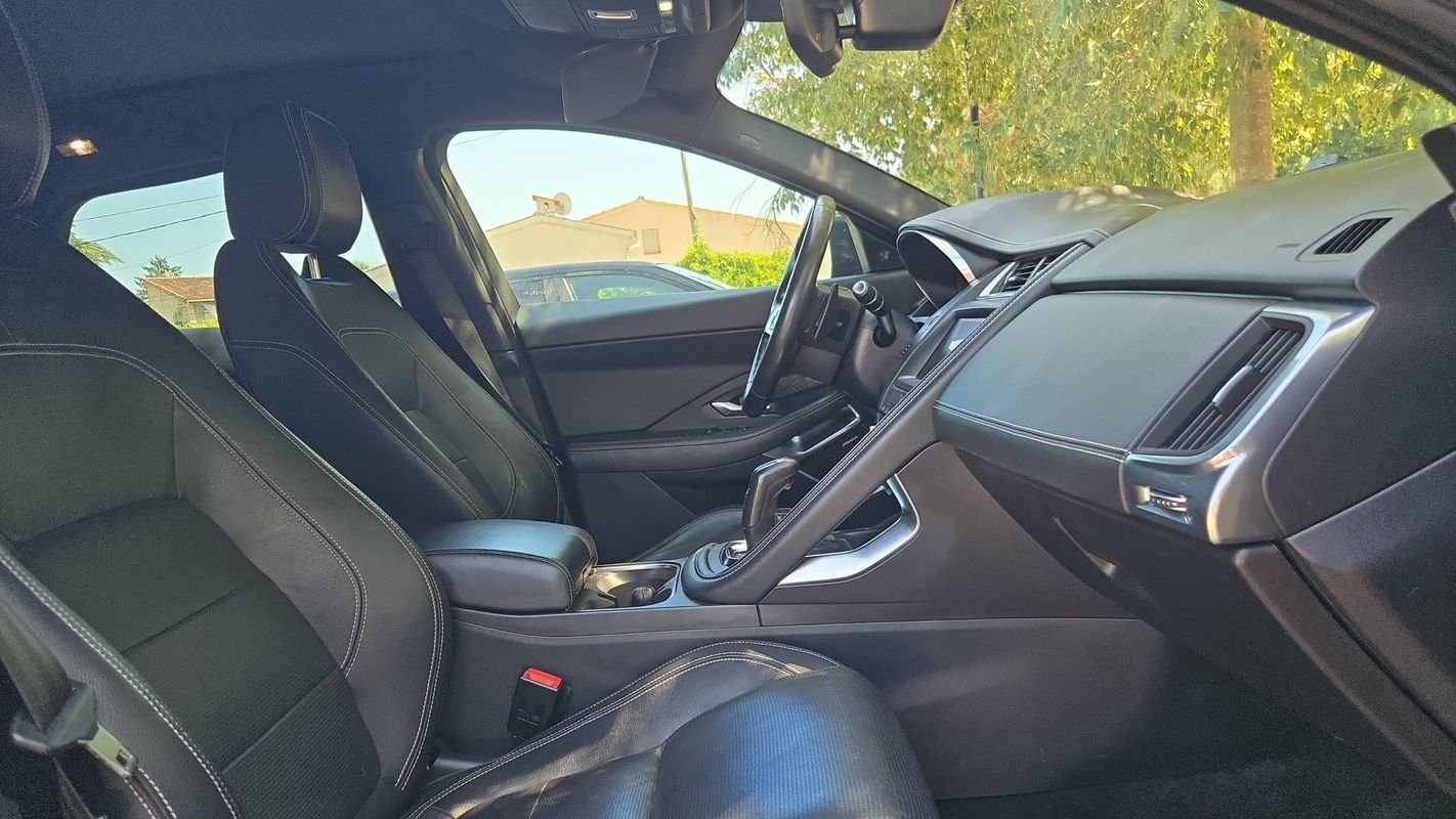 Jaguar E-PACE - Photo 26