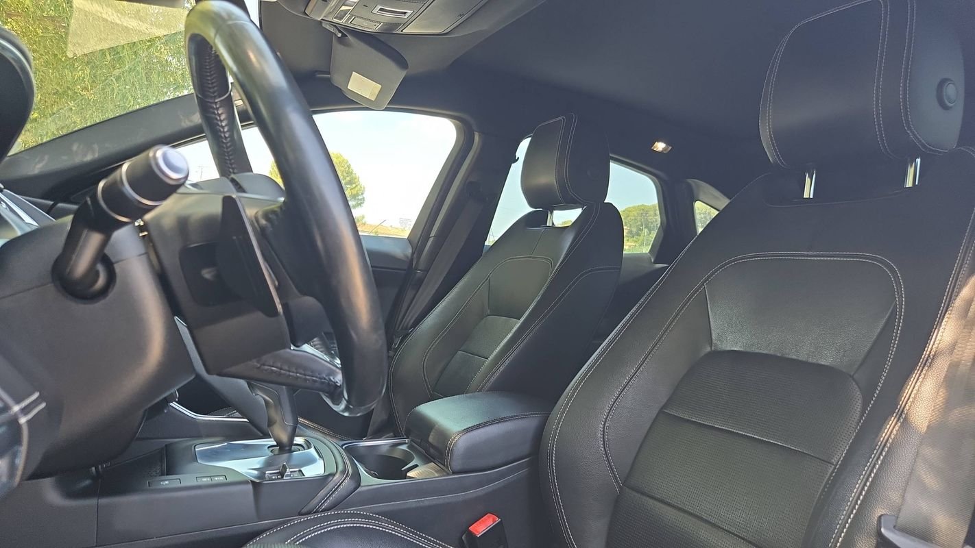 Jaguar E-PACE - Photo 27