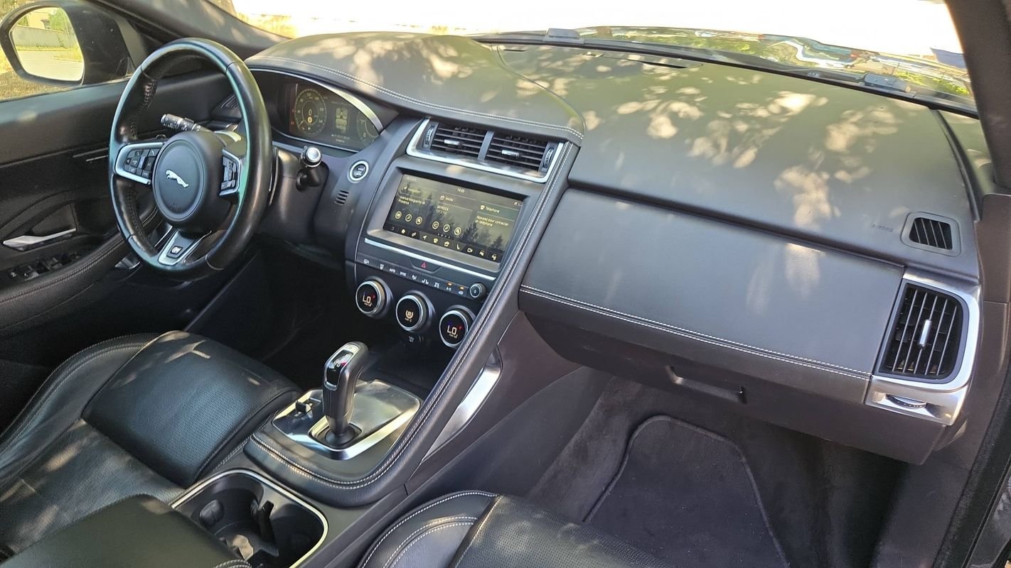 Jaguar E-PACE - Photo 10