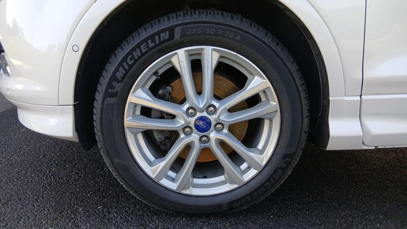 Ford Kuga - Photo 18