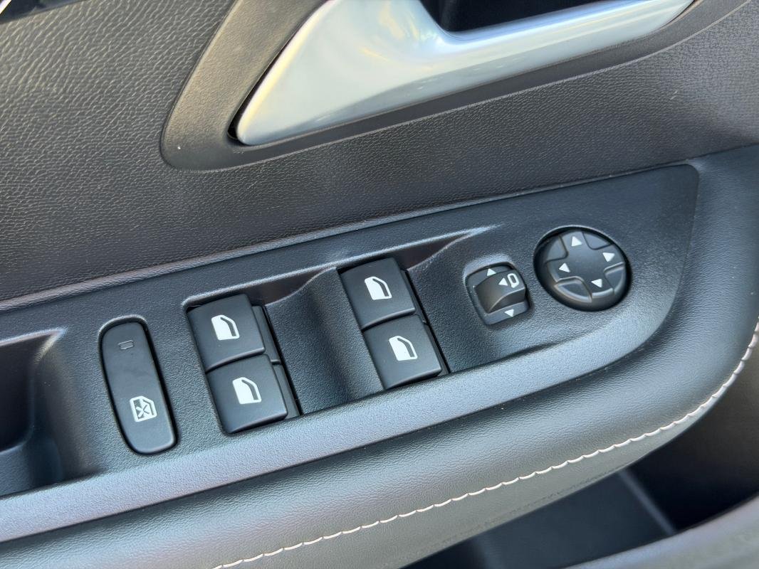 Peugeot 208 - Photo 7