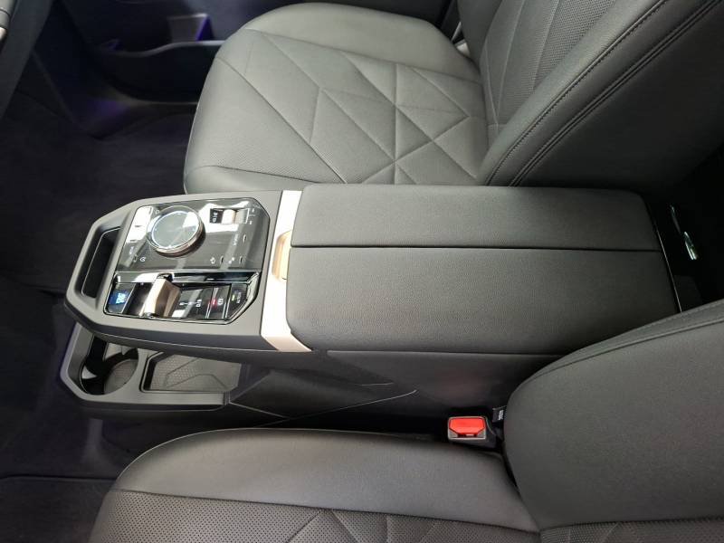BMW ix - Photo 22