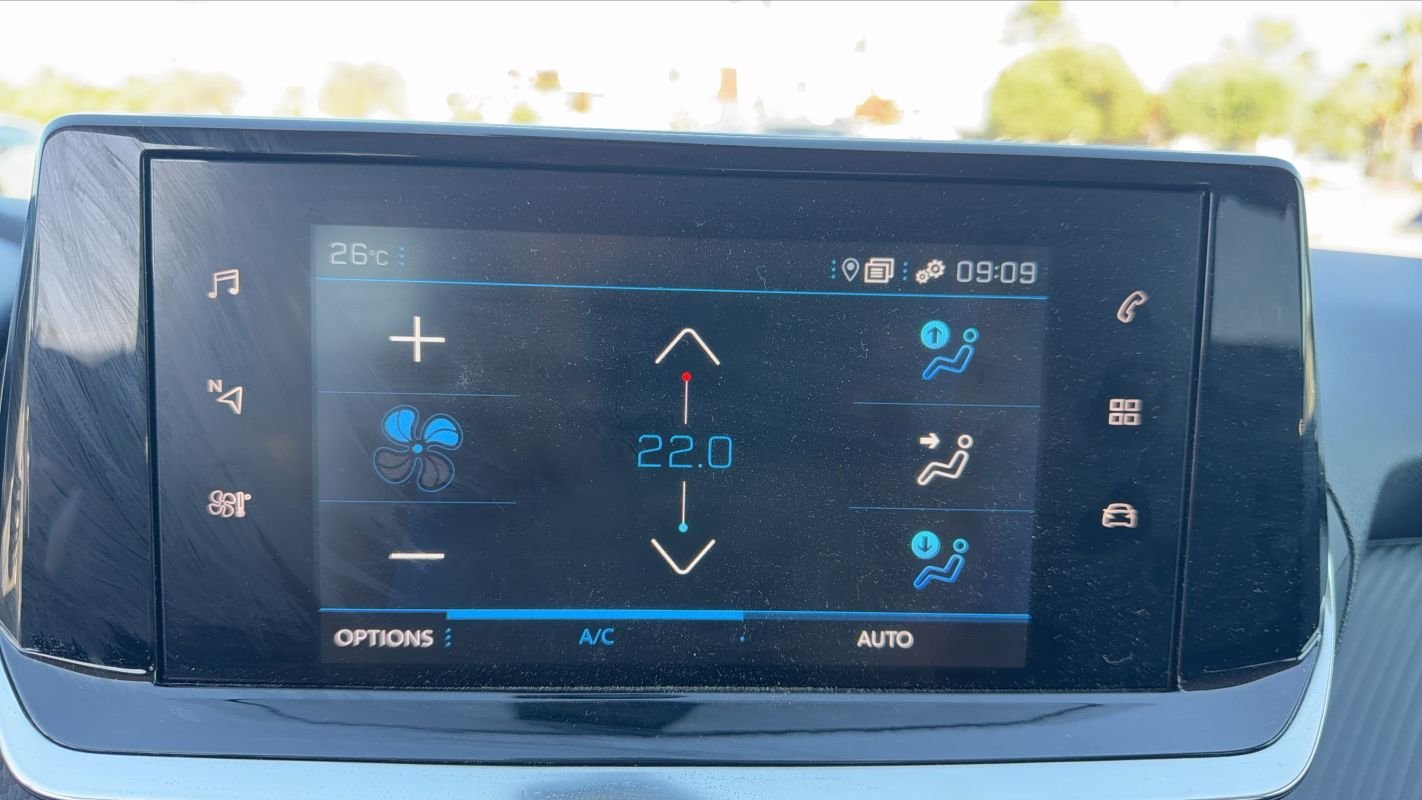Peugeot 208 - Photo 24