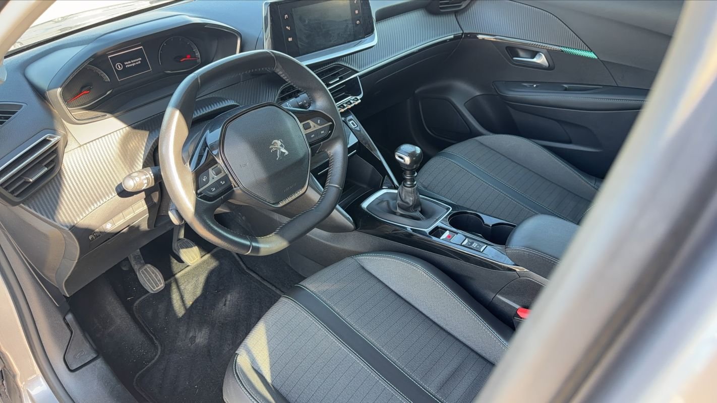 Peugeot 208 - Photo 8