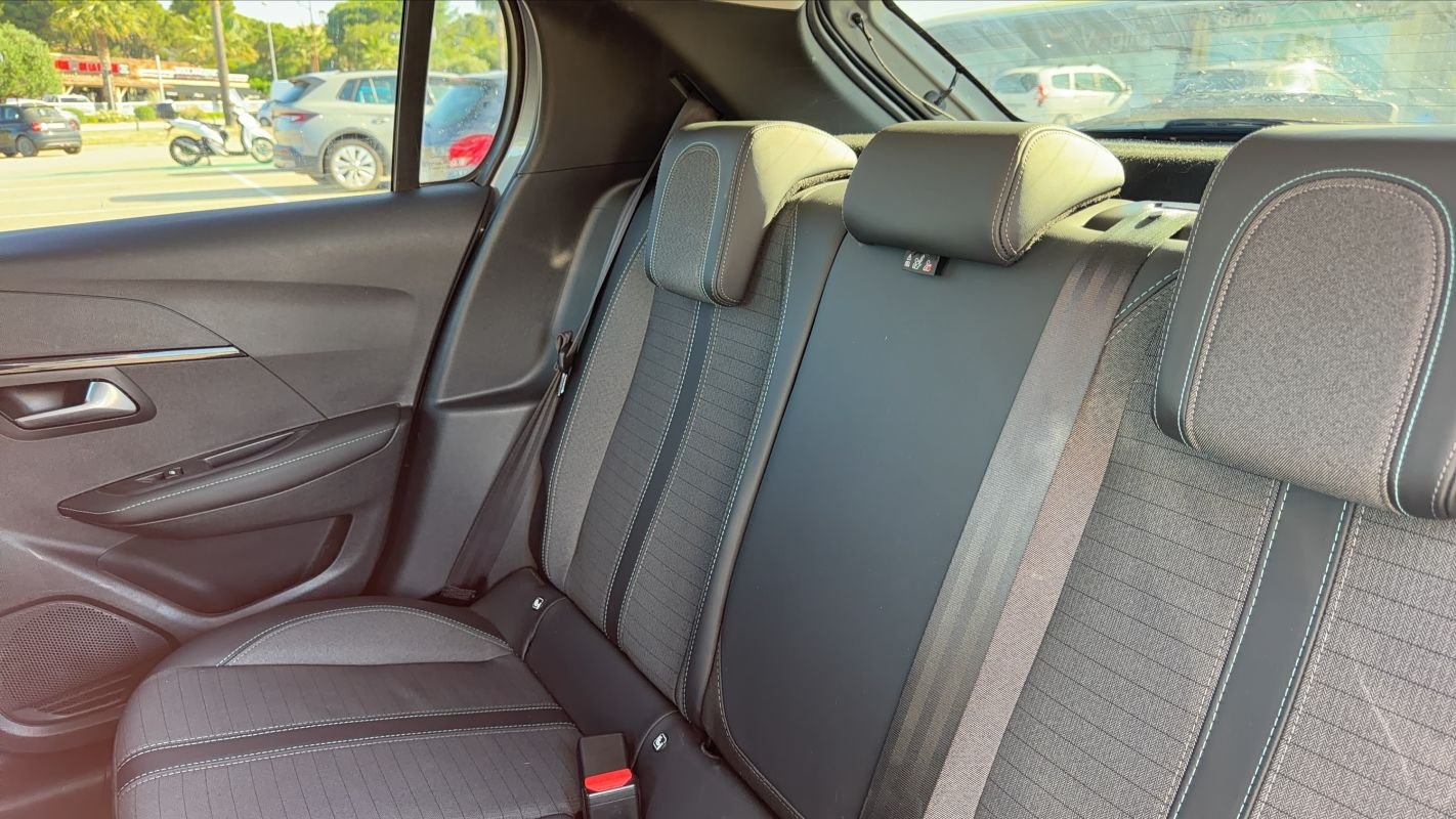 Peugeot 208 - Photo 9