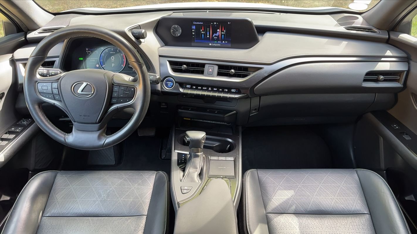 Lexus UX - Photo 11