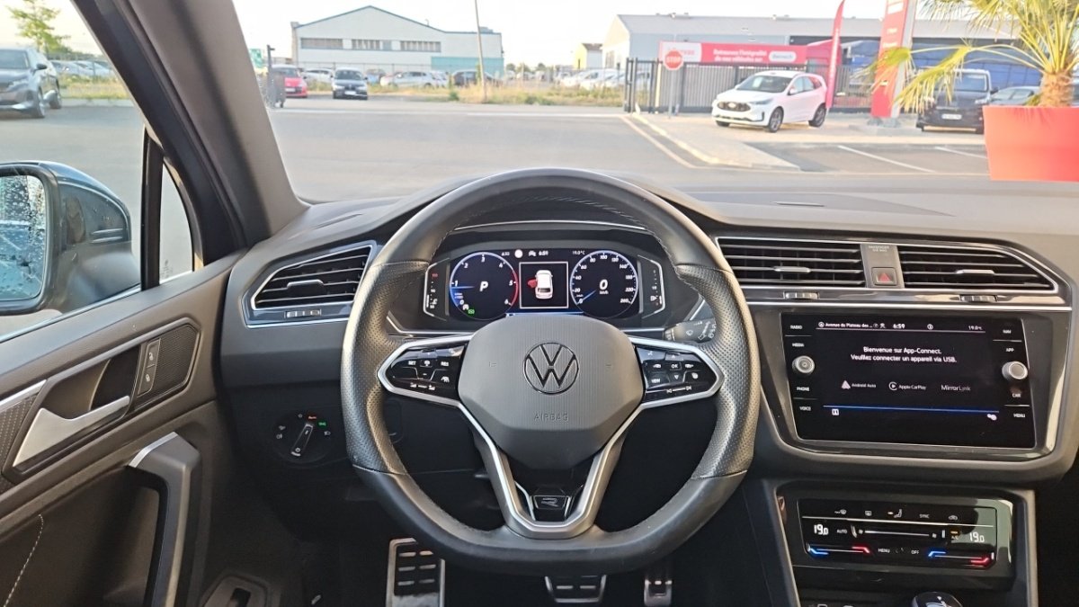 Volkswagen Tiguan - Photo 19
