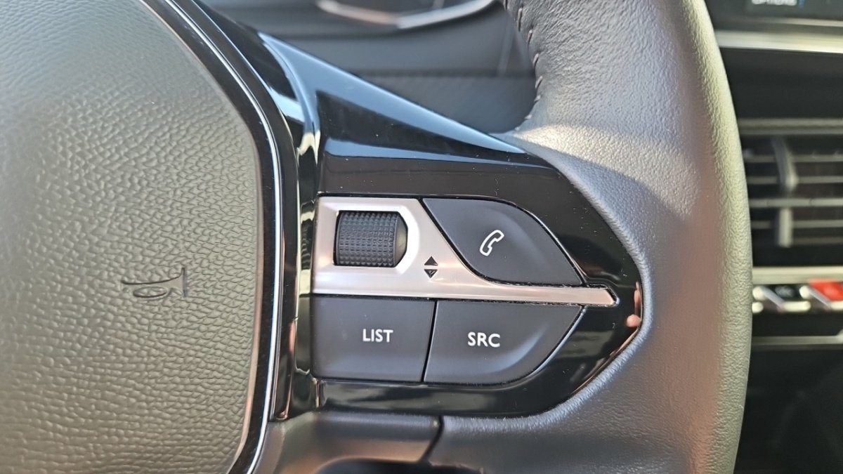 Peugeot 208 affaire - Photo 18