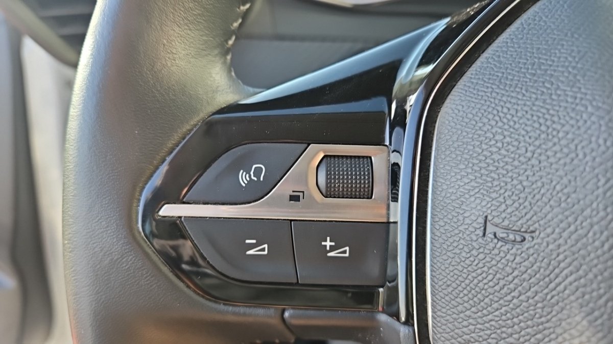 Peugeot 208 affaire - Photo 19