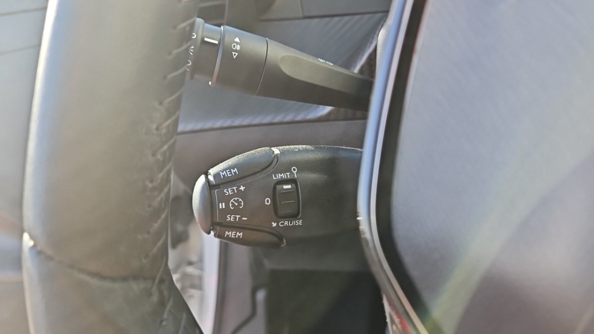 Peugeot 208 affaire - Photo 21