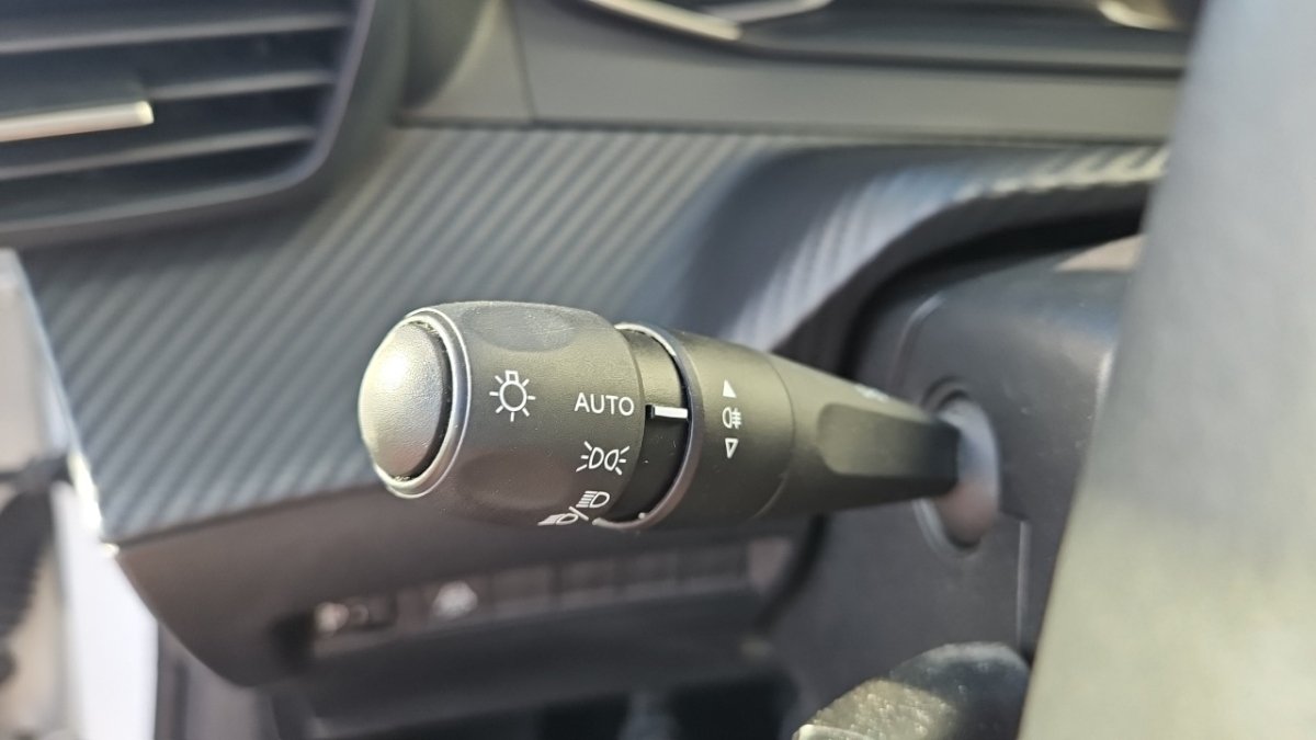 Peugeot 208 affaire - Photo 22