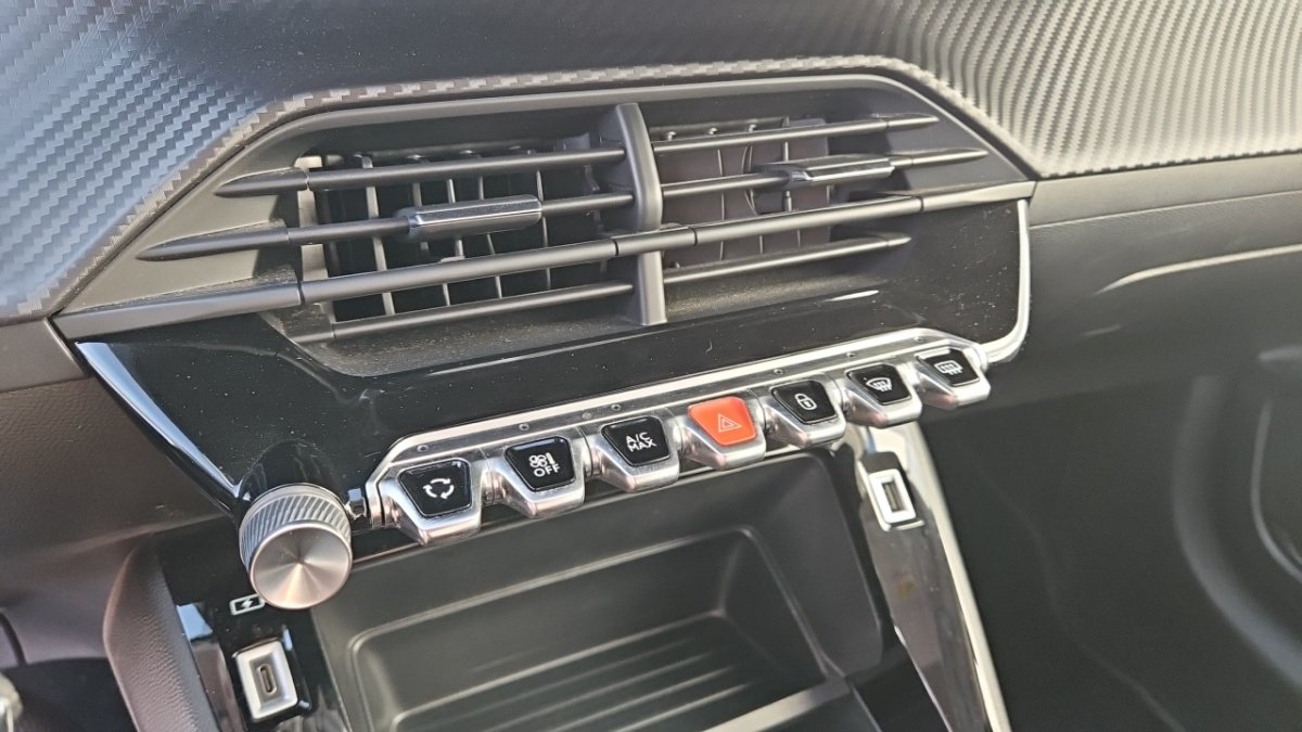 Peugeot 208 affaire - Photo 25
