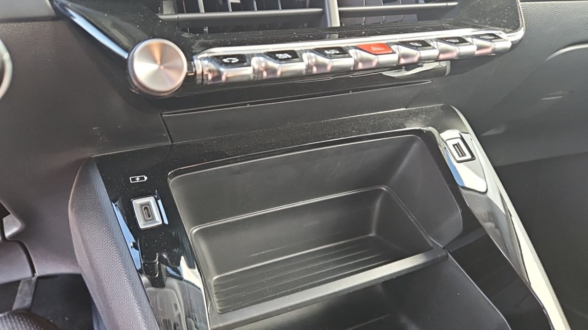 Peugeot 208 affaire - Photo 26