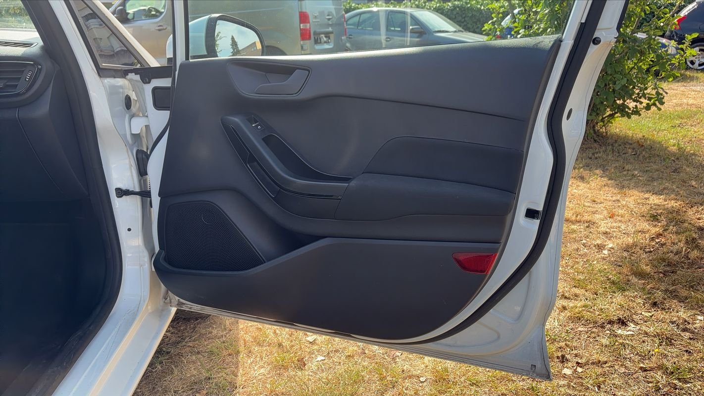 Ford Fiesta - Photo 23