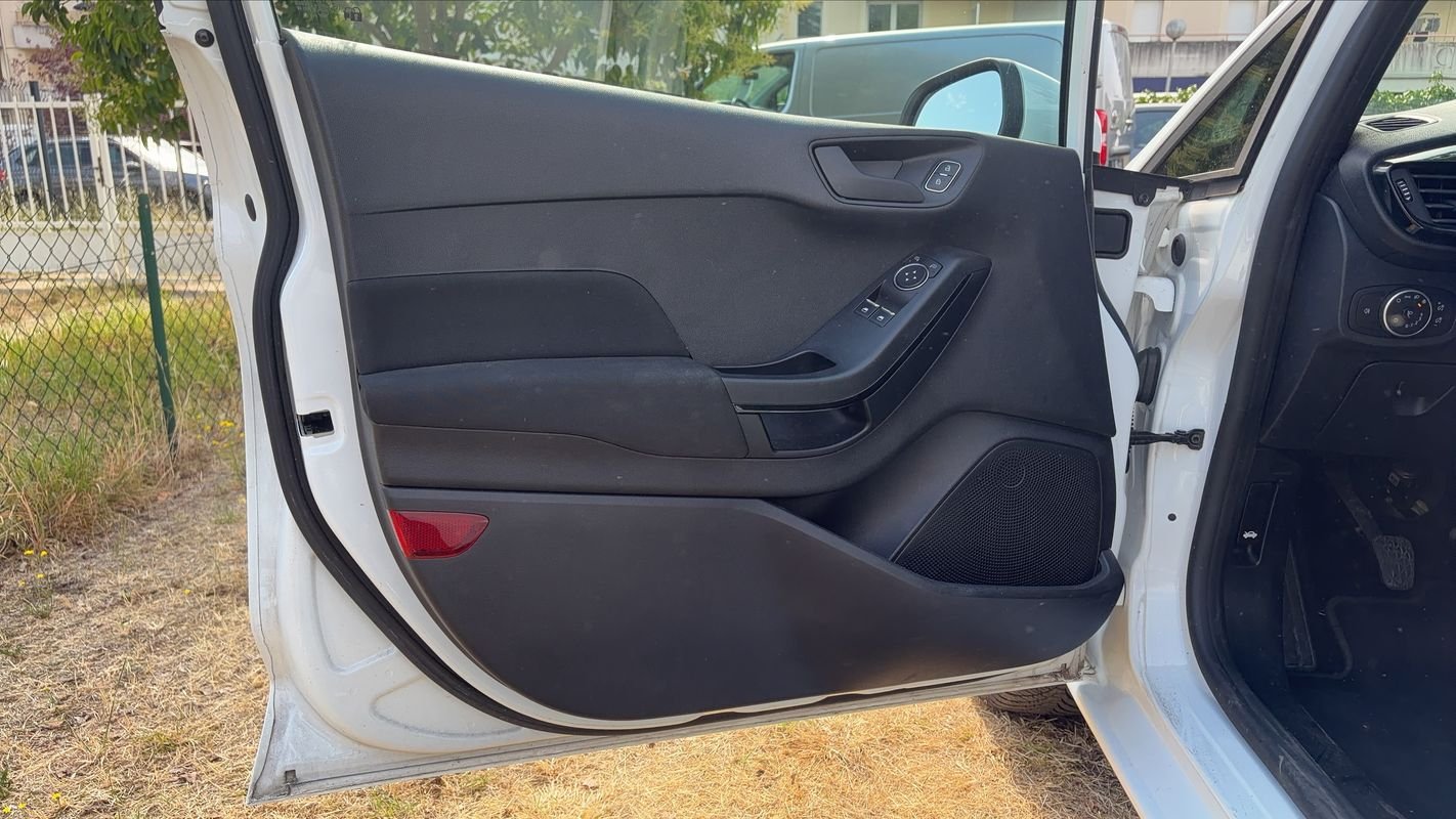 Ford Fiesta - Photo 7