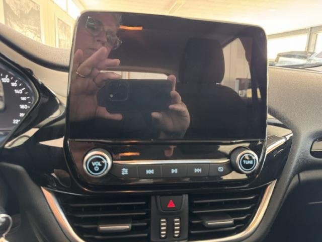 Ford Fiesta - Photo 16