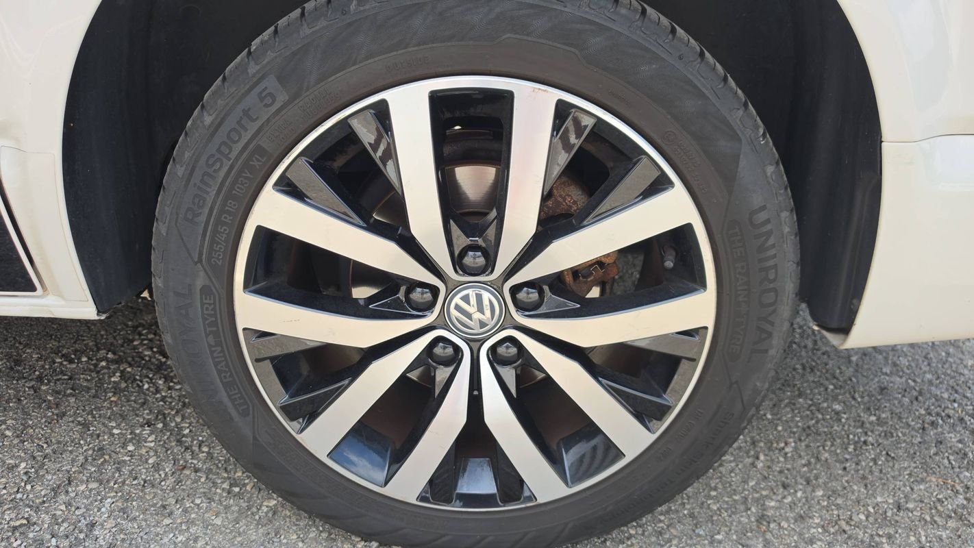 Volkswagen Multivan - Photo 19