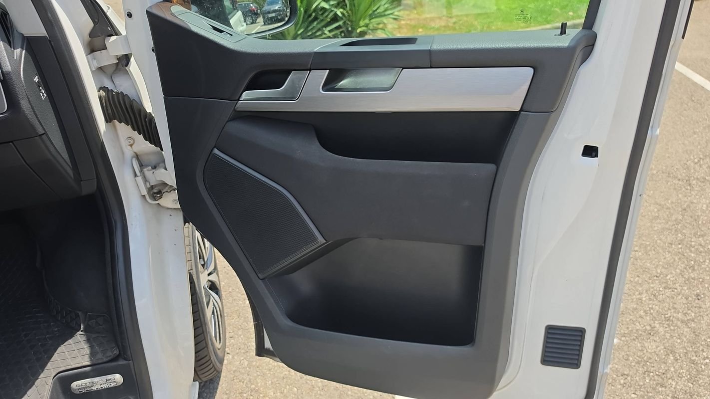 Volkswagen Multivan - Photo 23