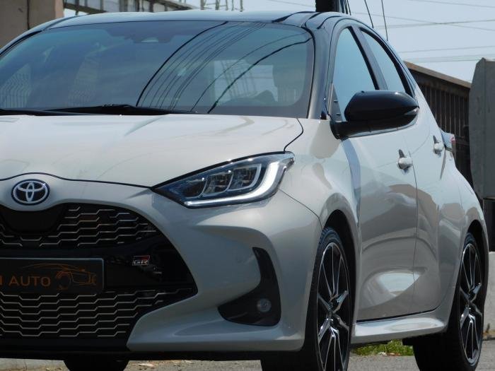 Toyota Yaris - Photo 11