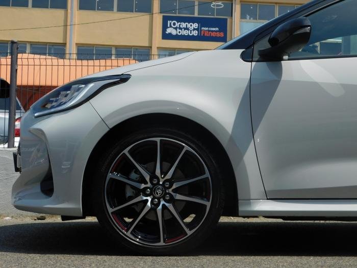 Toyota Yaris - Photo 9