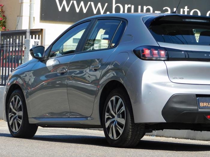 Peugeot 208 - Photo 9