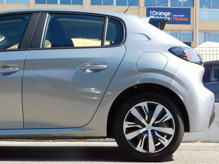 Peugeot 208 - Photo 10