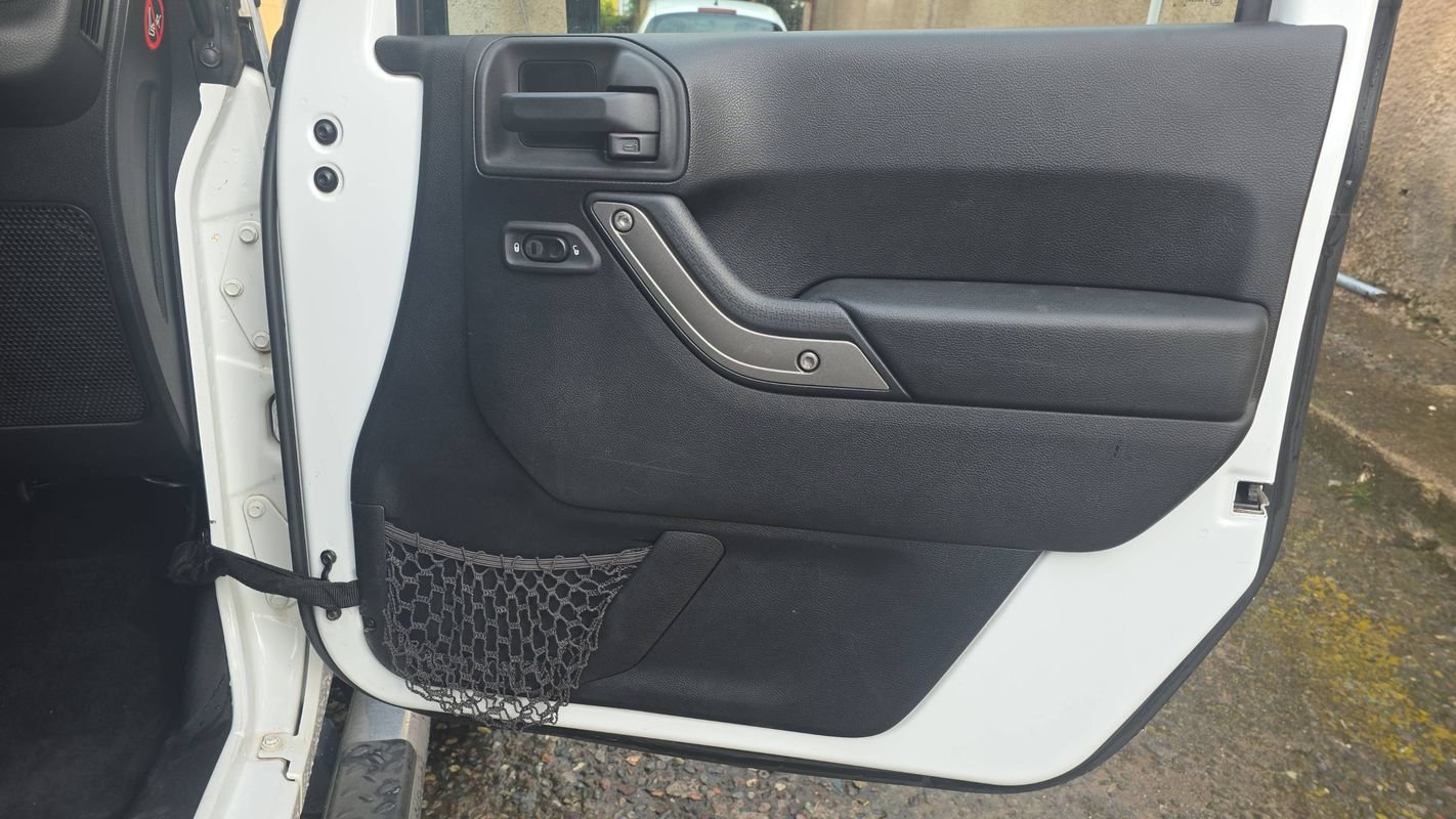 Jeep Wrangler - Photo 23
