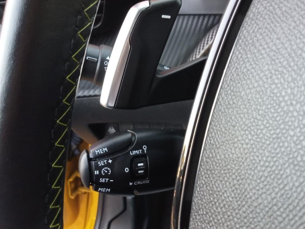 Peugeot 208 - Photo 16