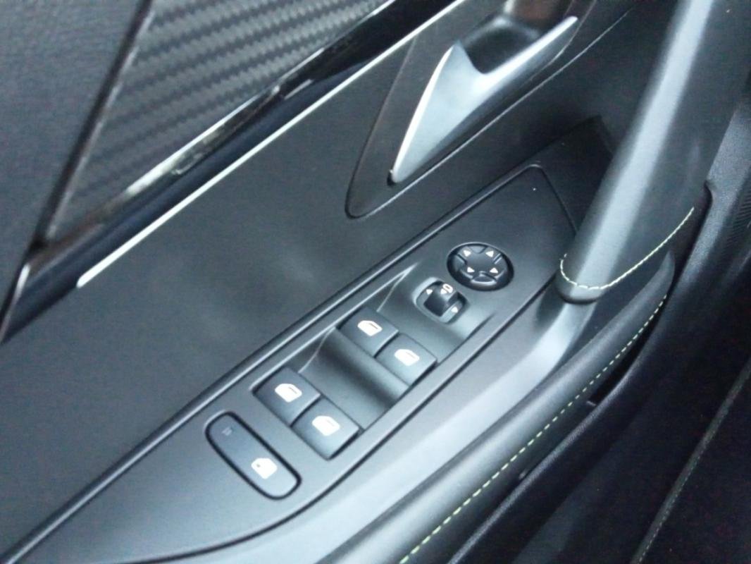 Peugeot 208 - Photo 18
